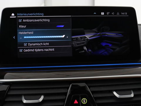 BMW 5 Serie 520e Business Edition Plus | Adaptive cruise | 360 Camera | Luxury Line | Trekhaak | Laserlight | Leder | Stoelverwarming | Live Cockpit | Navigatie | Keyless