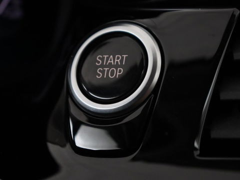 BMW 5 Serie 520e Business Edition Plus | Adaptive cruise | 360 Camera | Luxury Line | Trekhaak | Laserlight | Leder | Stoelverwarming | Live Cockpit | Navigatie | Keyless