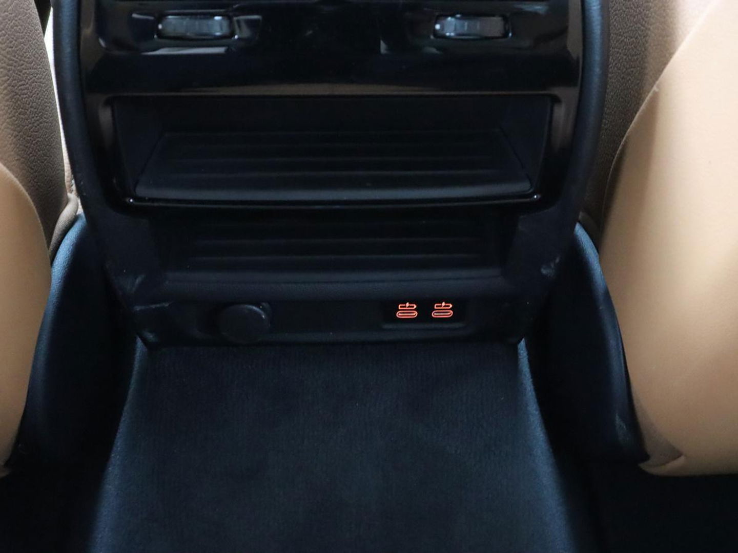 BMW 5 Serie 520e Business Edition Plus | Adaptive cruise | 360 Camera | Luxury Line | Trekhaak | Laserlight | Leder | Stoelverwarming | Live Cockpit | Navigatie | Keyless