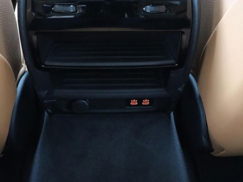 BMW 5 Serie 520e Business Edition Plus | Adaptive cruise | 360 Camera | Luxury Line | Trekhaak | Laserlight | Leder | Stoelverwarming | Live Cockpit | Navigatie | Keyless