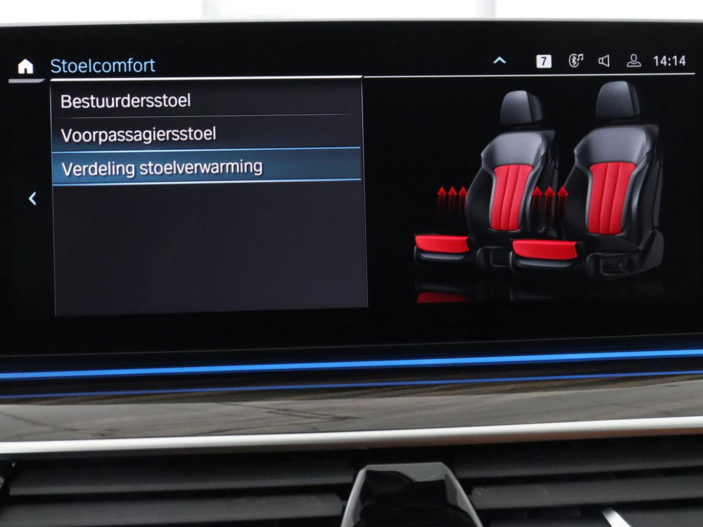 BMW 5 Serie 520e Business Edition Plus | Adaptive cruise | 360 Camera | Luxury Line | Trekhaak | Laserlight | Leder | Stoelverwarming | Live Cockpit | Navigatie | Keyless