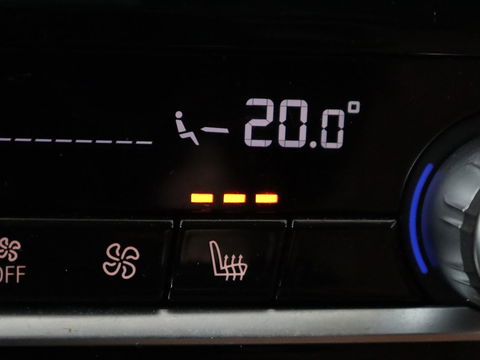 BMW 5 Serie 520e Business Edition Plus | Adaptive cruise | 360 Camera | Luxury Line | Trekhaak | Laserlight | Leder | Stoelverwarming | Live Cockpit | Navigatie | Keyless