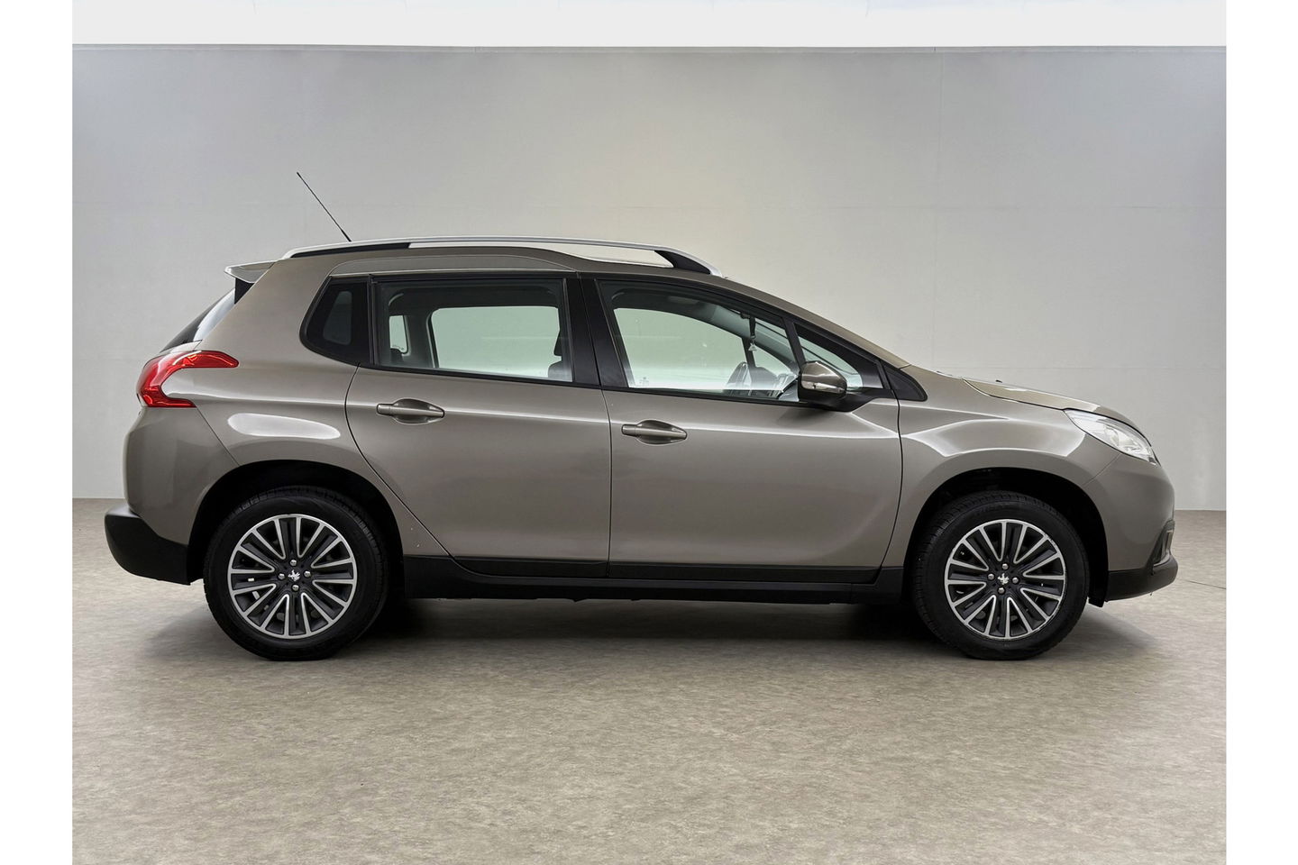 Peugeot 2008 1.2 PureTech Pano Airco Trekhaak LED Navi PDC 16"LMV