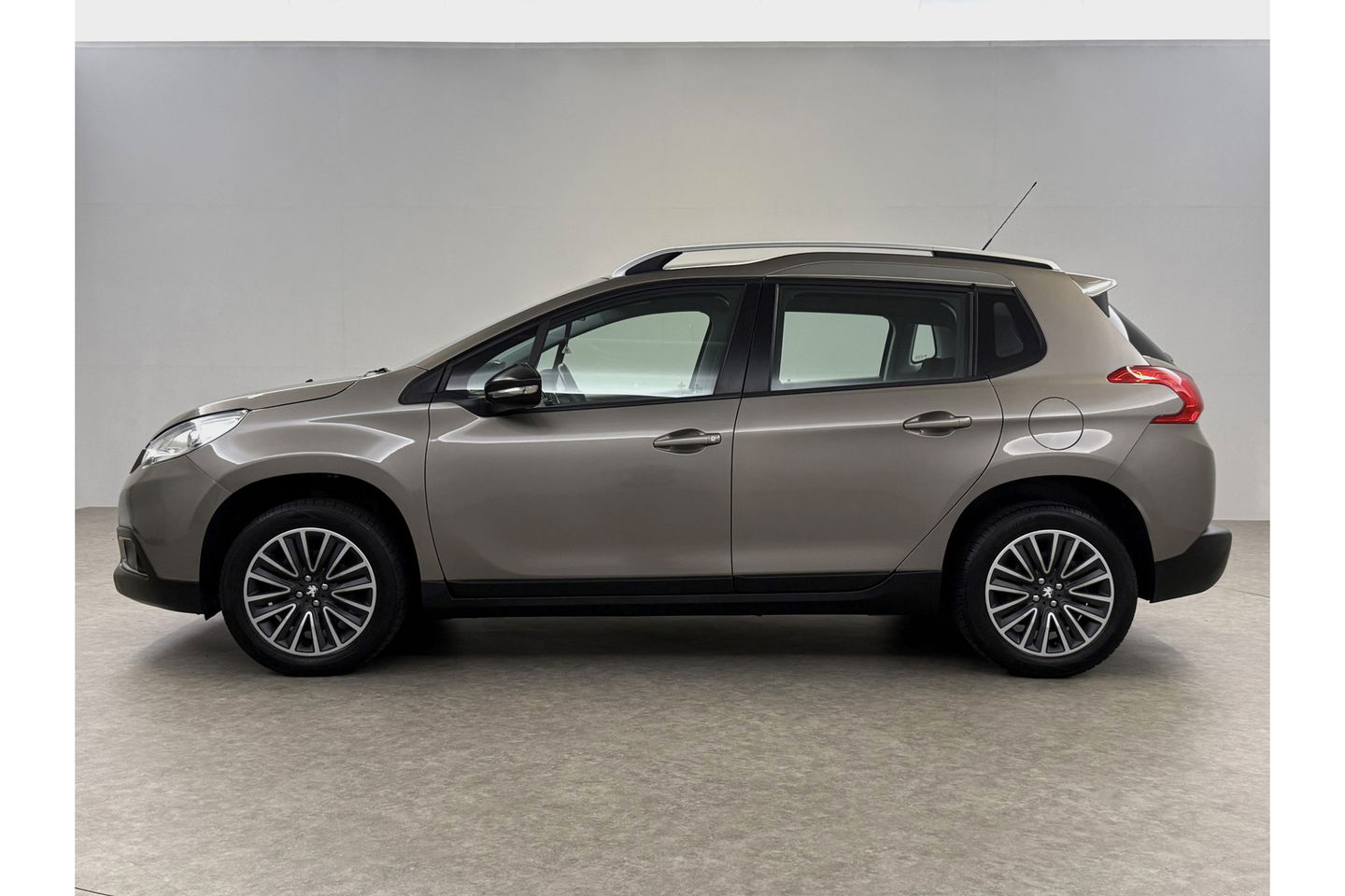 Peugeot 2008 1.2 PureTech Pano Airco Trekhaak LED Navi PDC 16"LMV