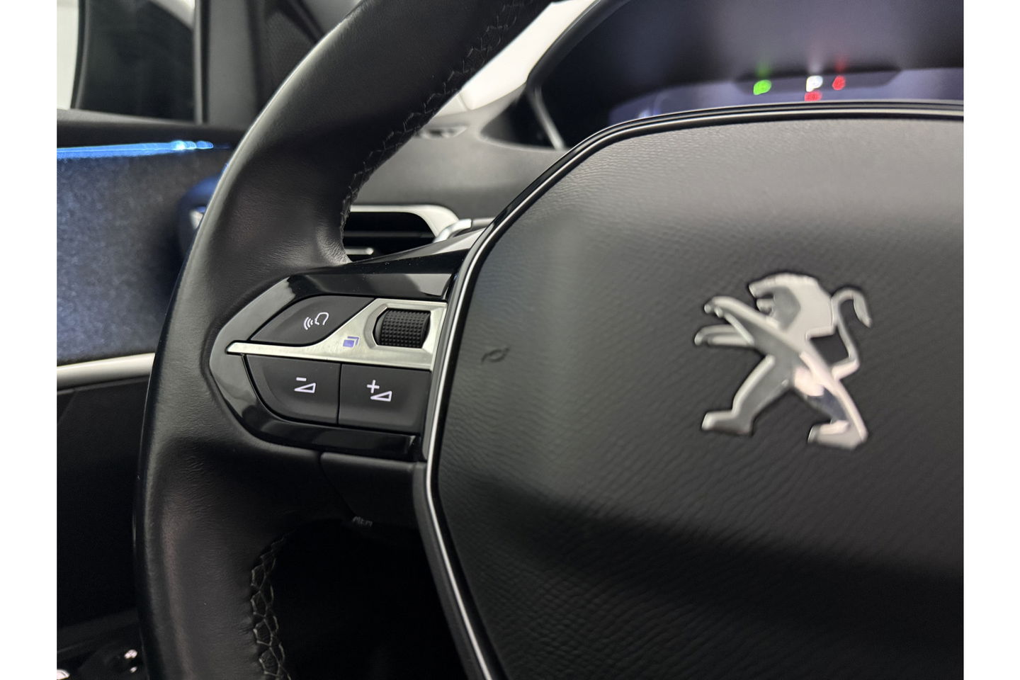 Peugeot 3008 1.2 PureTech Allure Pano Sfeer LED 360Camera Virtual Carplay Clima Cruise Navi PDC 19"LMV