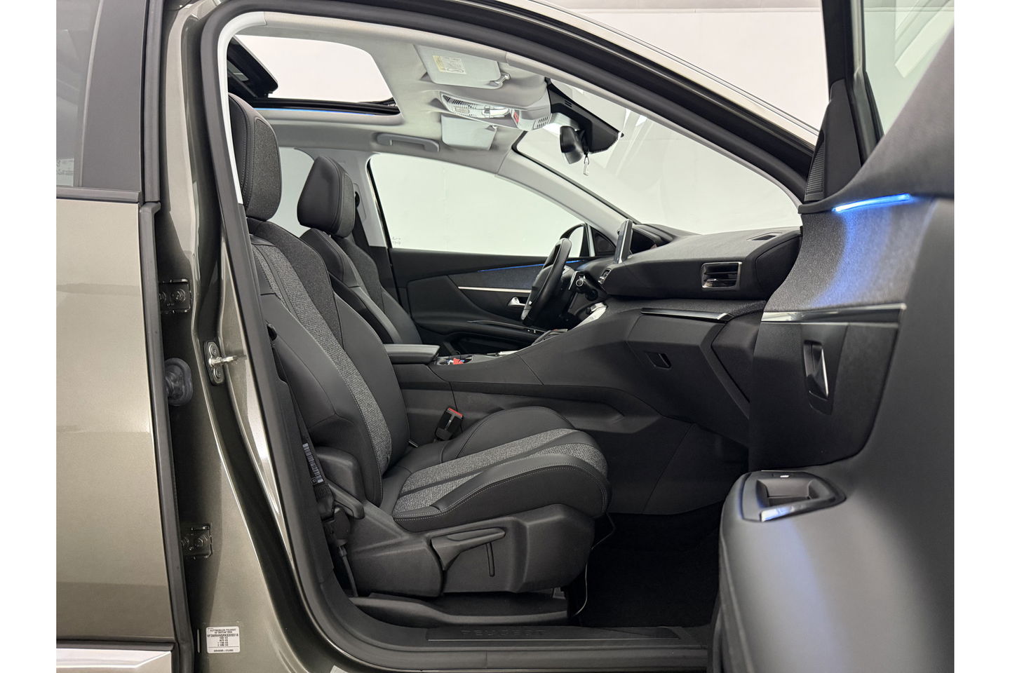 Peugeot 3008 1.2 PureTech Allure Pano Sfeer LED 360Camera Virtual Carplay Clima Cruise Navi PDC 19"LMV