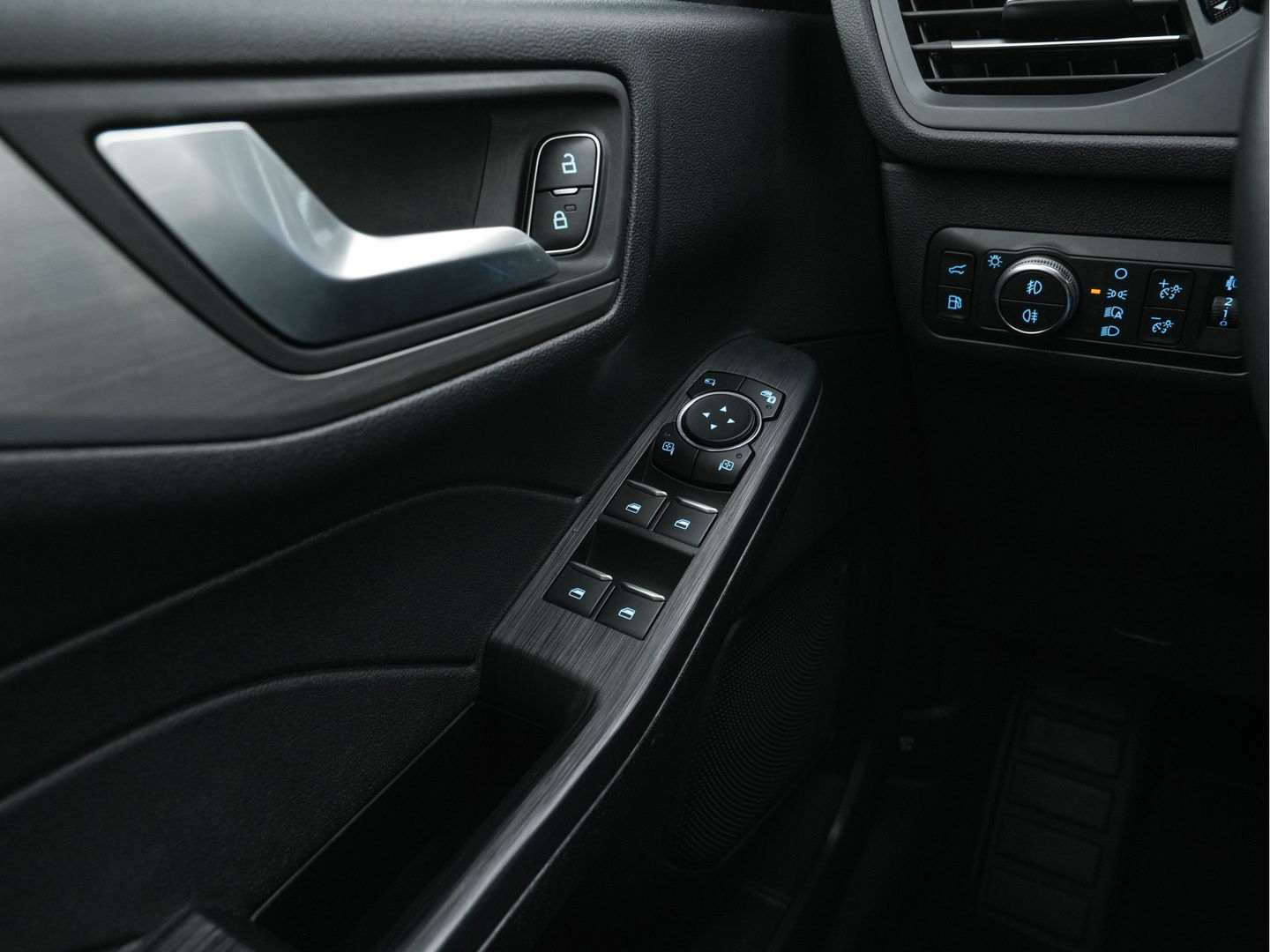 Ford Kuga 2.5 PHEV Titanium X (INCL-BTW) *LEATHER-MICROFIBRE | FULL-LED | DIGI-COCKPIT | ADAPTIVE-CRUISE | BLINDSPOT | PARK-PILOT | CAMERA | NAVI-FULLMAP | HEATED-COMFORT-SEATS | CARPLAY | DAB | LANE-ASSIST | 17"ALU*