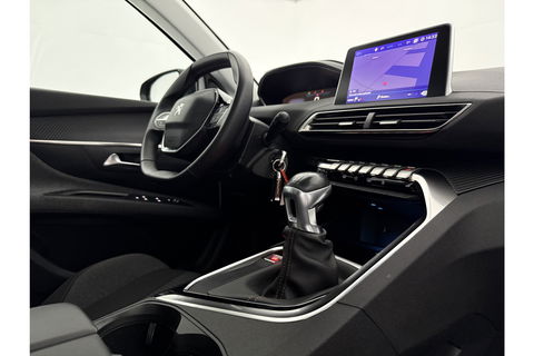Peugeot 5008 1.2 PureTech 7 Persoons LED Trekhaak Camera Virtual Carplay Navi PDC 17''LMV
