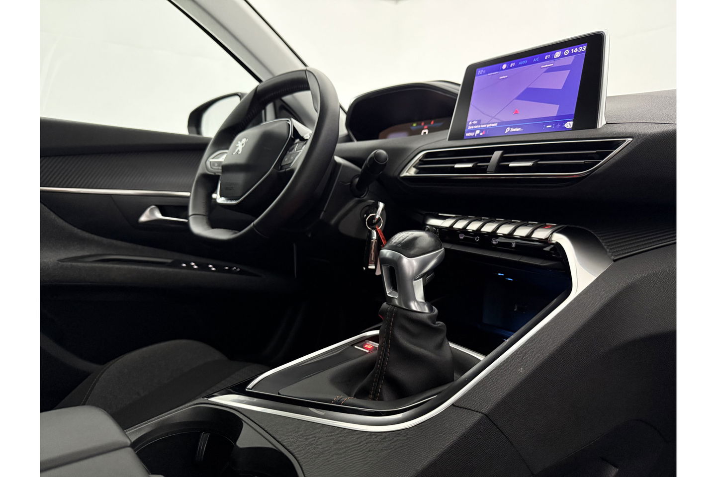 Peugeot 5008 1.2 PureTech 7 Persoons LED Trekhaak Camera Virtual Carplay Navi PDC 17''LMV