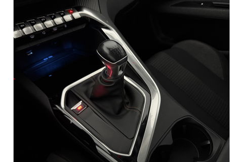 Peugeot 5008 1.2 PureTech 7 Persoons LED Trekhaak Camera Virtual Carplay Navi PDC 17''LMV