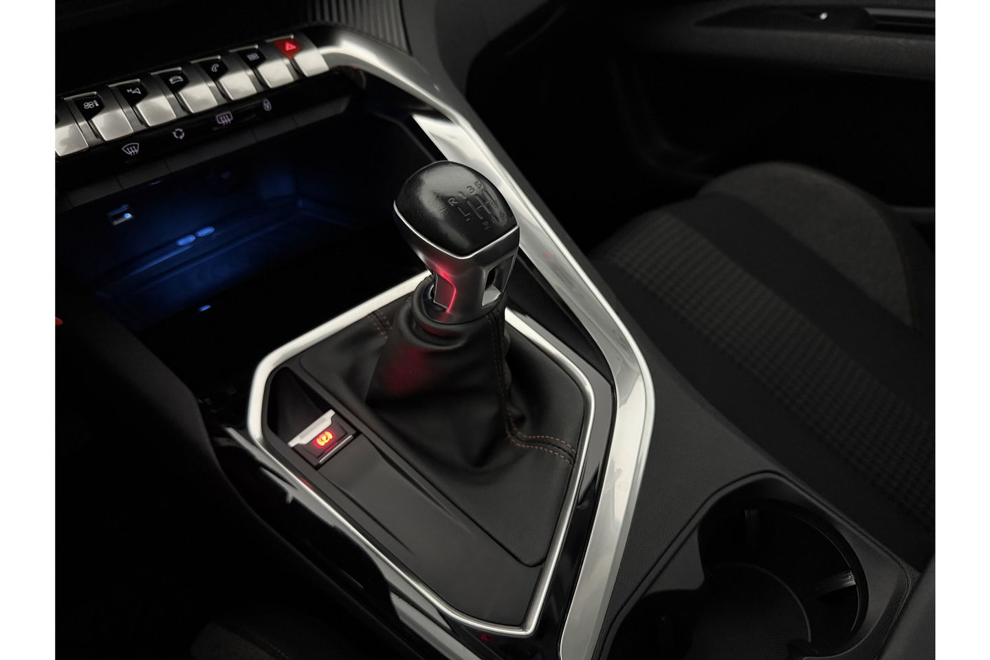 Peugeot 5008 1.2 PureTech 7 Persoons LED Trekhaak Camera Virtual Carplay Navi PDC 17''LMV