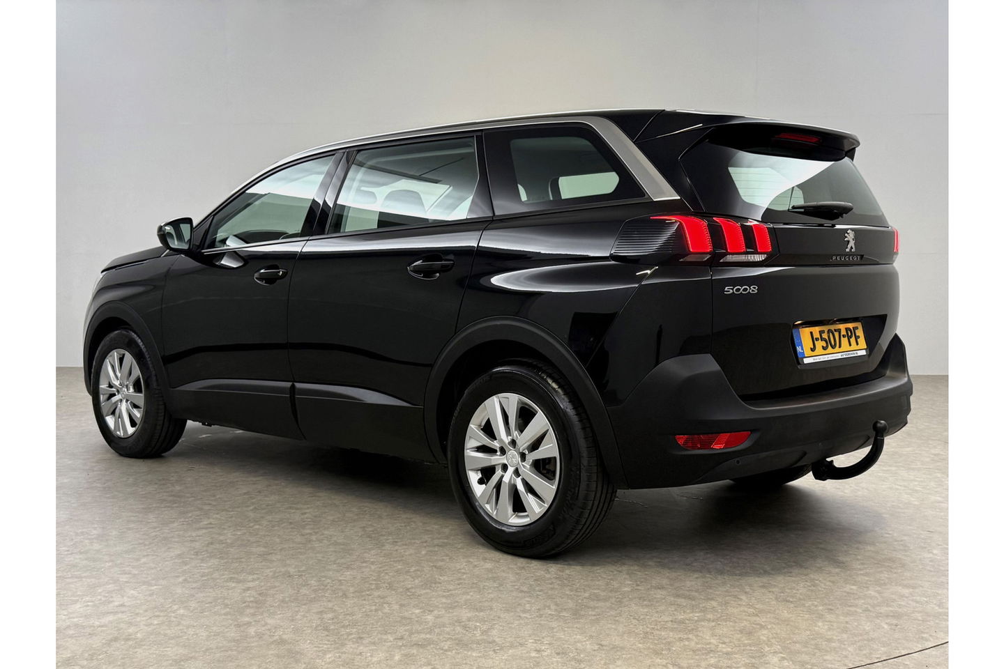 Peugeot 5008 1.2 PureTech 7 Persoons LED Trekhaak Camera Virtual Carplay Navi PDC 17''LMV