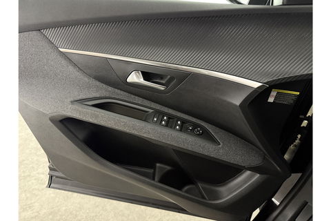 Peugeot 5008 1.2 PureTech 7 Persoons LED Trekhaak Camera Virtual Carplay Navi PDC 17''LMV