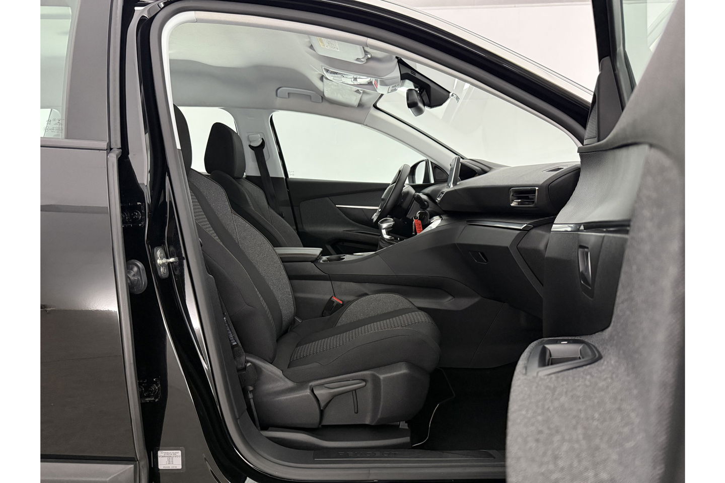 Peugeot 5008 1.2 PureTech 7 Persoons LED Trekhaak Camera Virtual Carplay Navi PDC 17''LMV