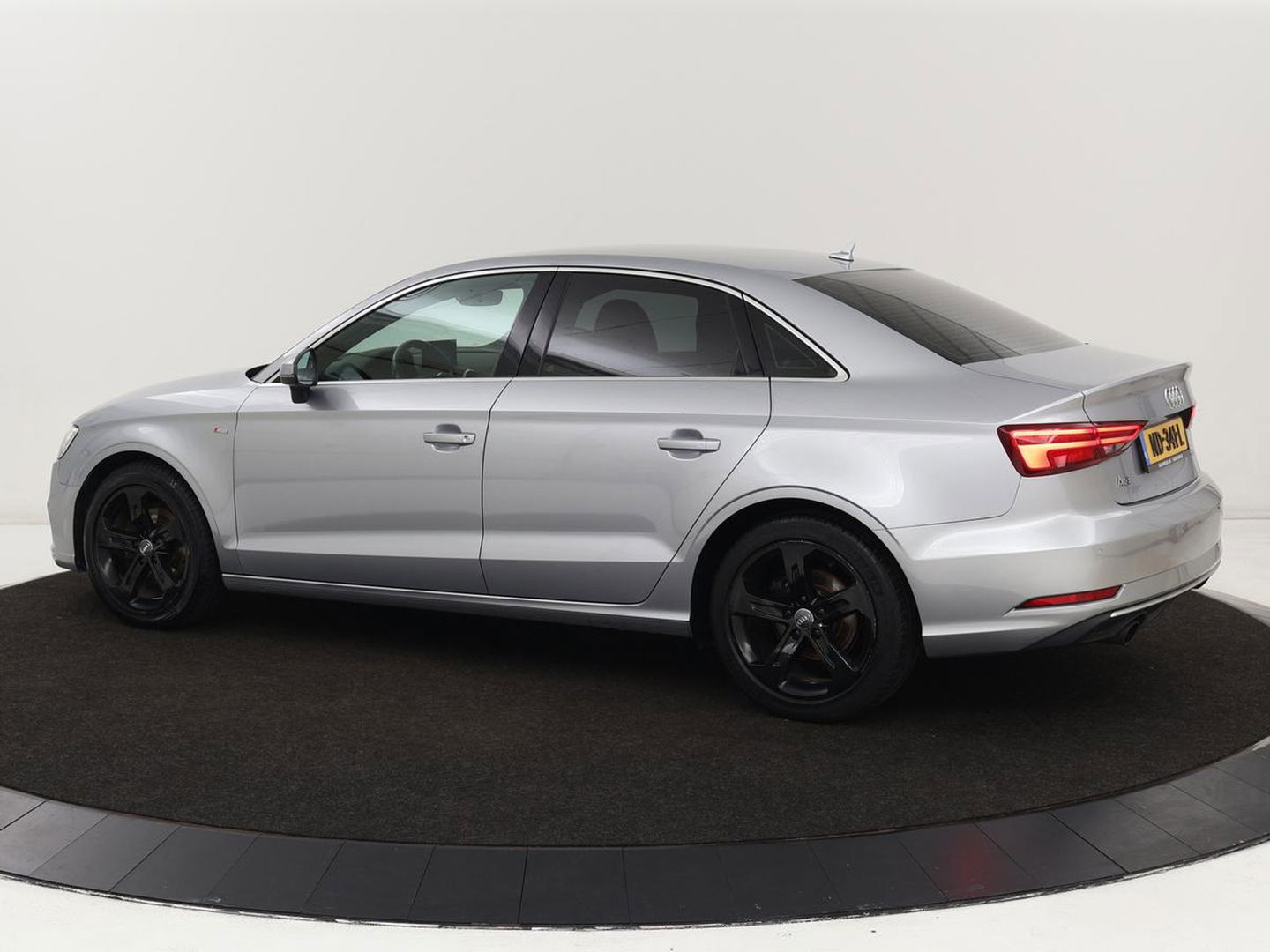 Audi A3 1.0 TFSI Sport S Line | Carplay | Sportstoelen | Full LED | Climate control | Navigatie | Cruise control | Parkeerhulp | Bluetooth