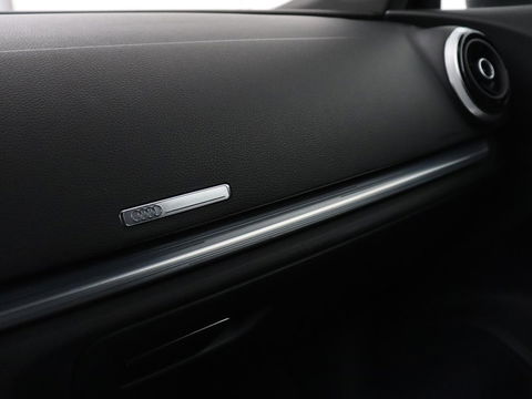 Audi A3 1.0 TFSI Sport S Line | Carplay | Sportstoelen | Full LED | Climate control | Navigatie | Cruise control | Parkeerhulp | Bluetooth