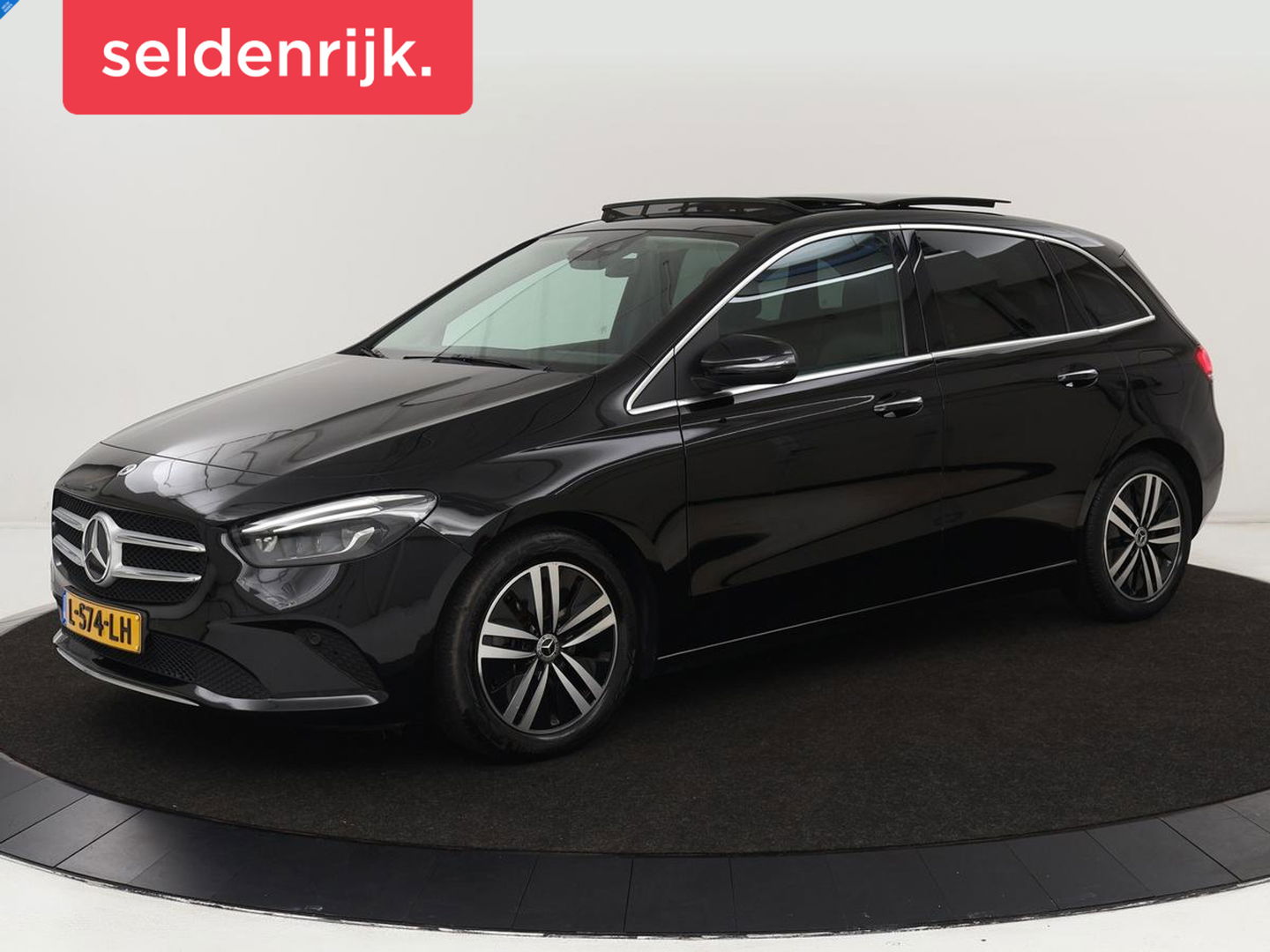 Mercedes-Benz B-Klasse 180 Business Solution Luxury | Panoramadak | Leder | Stoelverwarming | Trekhaak | Memory | Keyless | Matrix LED | Sfeerverlichting | Navigatie | Widescreen