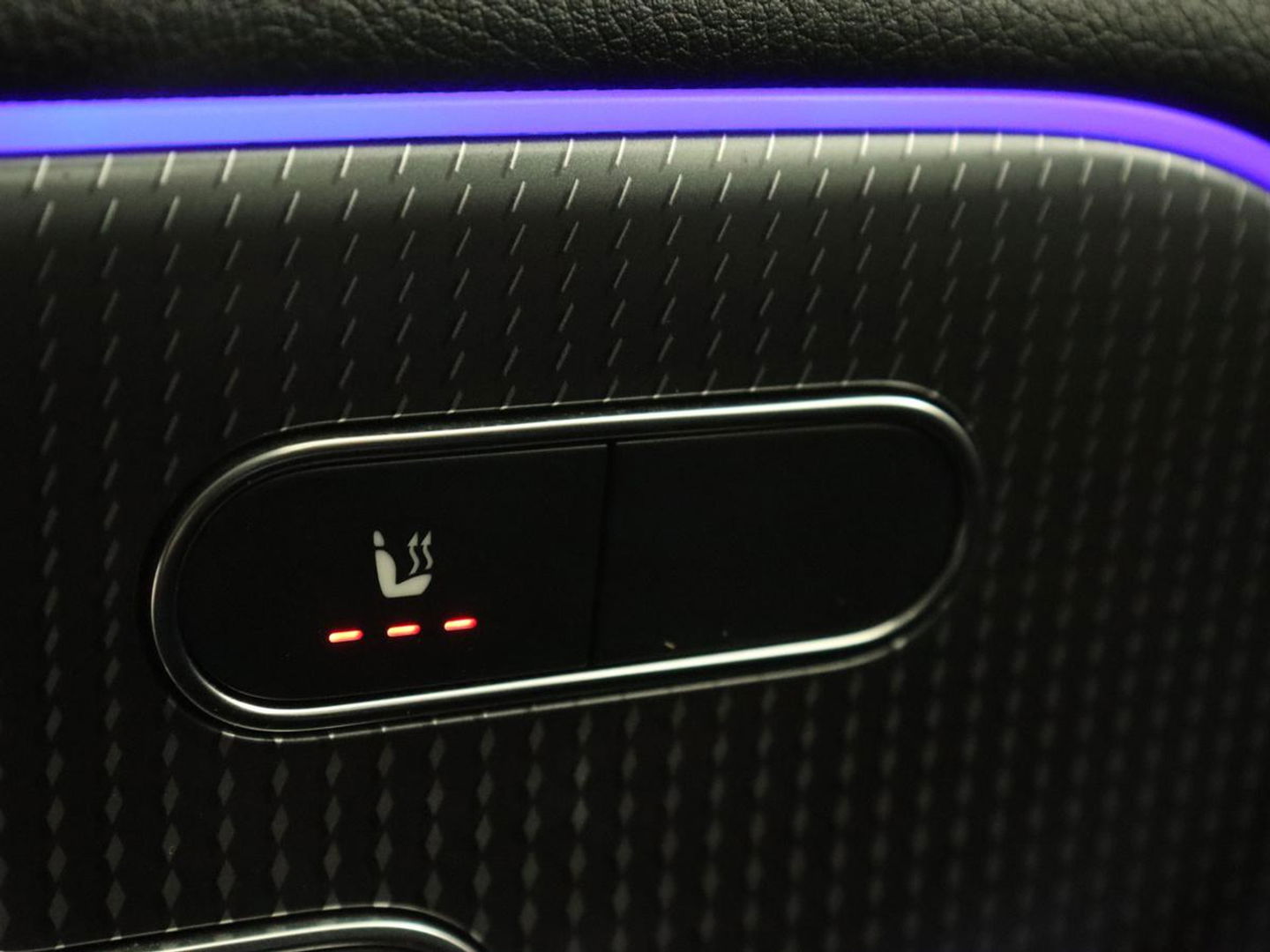 Mercedes-Benz B-Klasse 180 Business Solution Luxury | Panoramadak | Leder | Stoelverwarming | Trekhaak | Memory | Keyless | Matrix LED | Sfeerverlichting | Navigatie | Widescreen