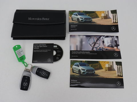 Mercedes-Benz B-Klasse 180 Business Solution Luxury | Panoramadak | Leder | Stoelverwarming | Trekhaak | Memory | Keyless | Matrix LED | Sfeerverlichting | Navigatie | Widescreen