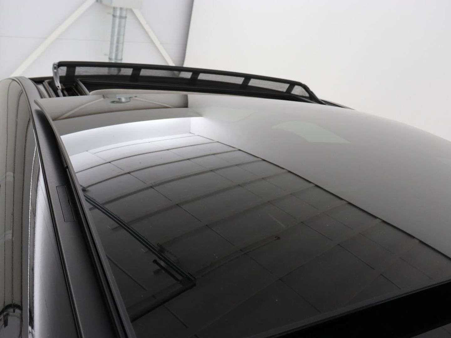Mercedes-Benz B-Klasse 180 Business Solution Luxury | Panoramadak | Leder | Stoelverwarming | Trekhaak | Memory | Keyless | Matrix LED | Sfeerverlichting | Navigatie | Widescreen