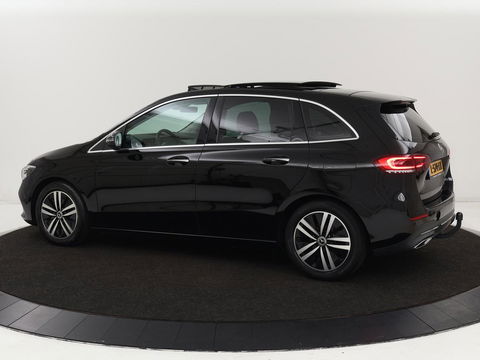 Mercedes-Benz B-Klasse 180 Business Solution Luxury | Panoramadak | Leder | Stoelverwarming | Trekhaak | Memory | Keyless | Matrix LED | Sfeerverlichting | Navigatie | Widescreen