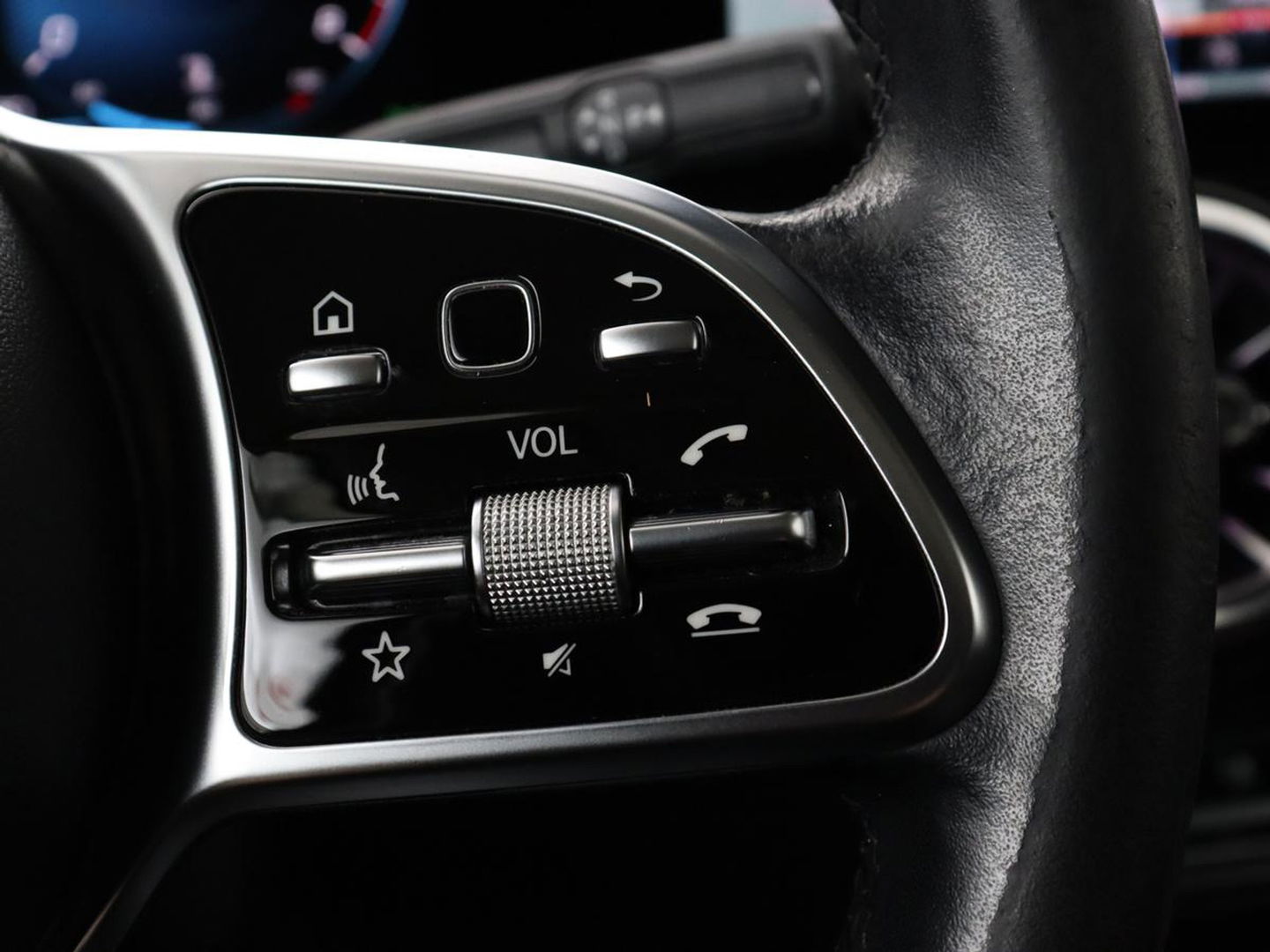 Mercedes-Benz B-Klasse 180 Business Solution Luxury | Panoramadak | Leder | Stoelverwarming | Trekhaak | Memory | Keyless | Matrix LED | Sfeerverlichting | Navigatie | Widescreen