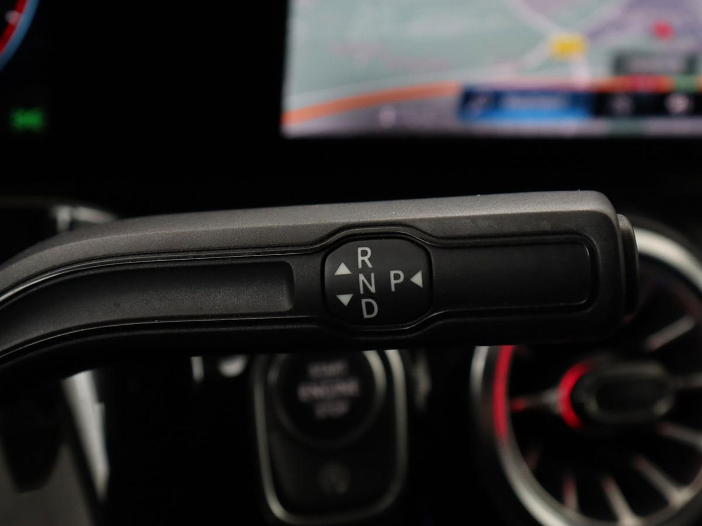 Mercedes-Benz B-Klasse 180 Business Solution Luxury | Panoramadak | Leder | Stoelverwarming | Trekhaak | Memory | Keyless | Matrix LED | Sfeerverlichting | Navigatie | Widescreen