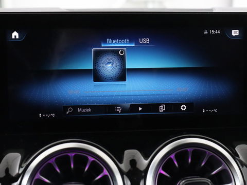 Mercedes-Benz B-Klasse 180 Business Solution Luxury | Panoramadak | Leder | Stoelverwarming | Trekhaak | Memory | Keyless | Matrix LED | Sfeerverlichting | Navigatie | Widescreen