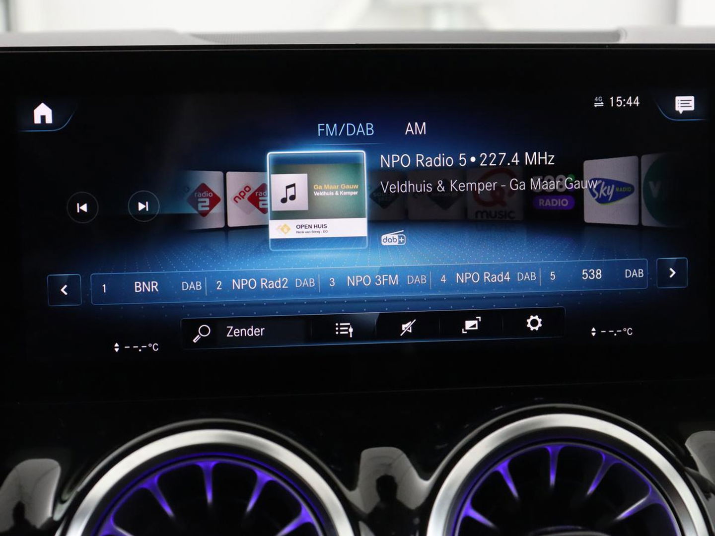 Mercedes-Benz B-Klasse 180 Business Solution Luxury | Panoramadak | Leder | Stoelverwarming | Trekhaak | Memory | Keyless | Matrix LED | Sfeerverlichting | Navigatie | Widescreen