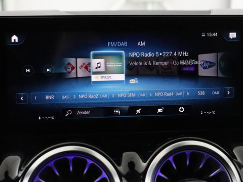 Mercedes-Benz B-Klasse 180 Business Solution Luxury | Panoramadak | Leder | Stoelverwarming | Trekhaak | Memory | Keyless | Matrix LED | Sfeerverlichting | Navigatie | Widescreen