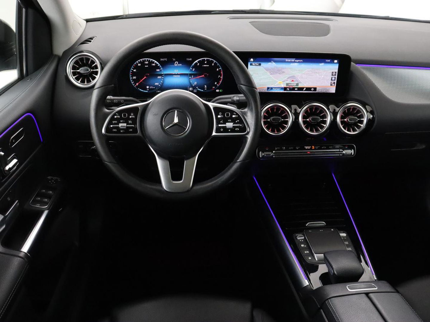 Mercedes-Benz B-Klasse 180 Business Solution Luxury | Panoramadak | Leder | Stoelverwarming | Trekhaak | Memory | Keyless | Matrix LED | Sfeerverlichting | Navigatie | Widescreen