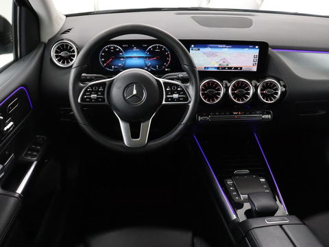 Mercedes-Benz B-Klasse 180 Business Solution Luxury | Panoramadak | Leder | Stoelverwarming | Trekhaak | Memory | Keyless | Matrix LED | Sfeerverlichting | Navigatie | Widescreen