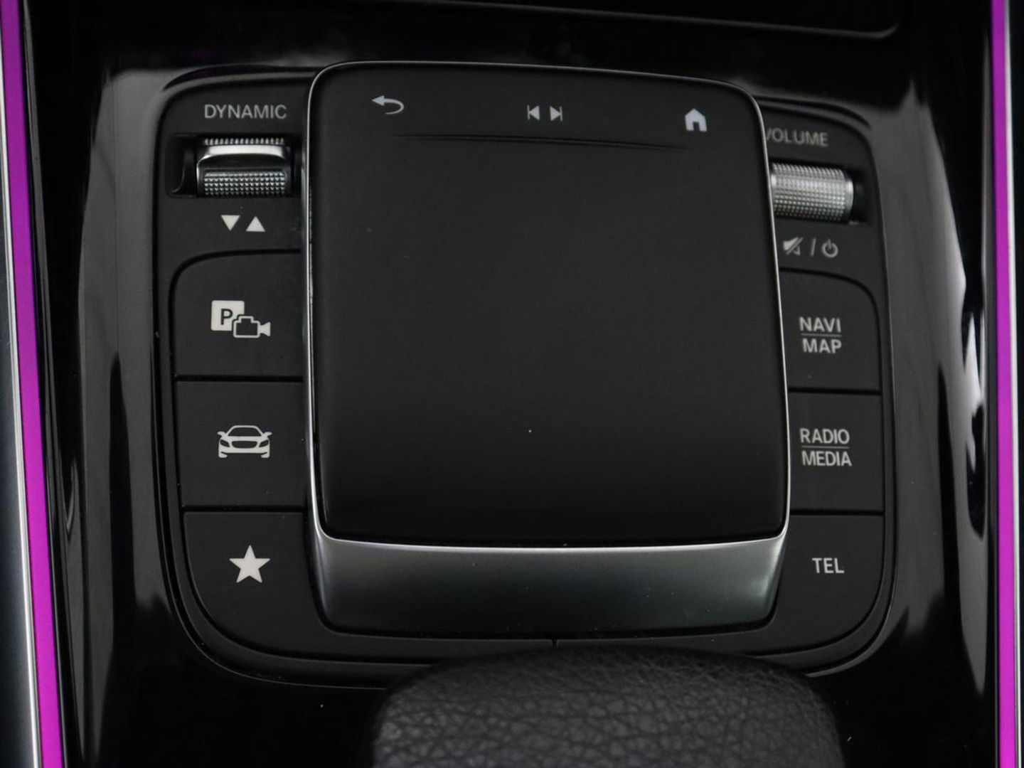 Mercedes-Benz B-Klasse 180 Business Solution Luxury | Panoramadak | Leder | Stoelverwarming | Trekhaak | Memory | Keyless | Matrix LED | Sfeerverlichting | Navigatie | Widescreen