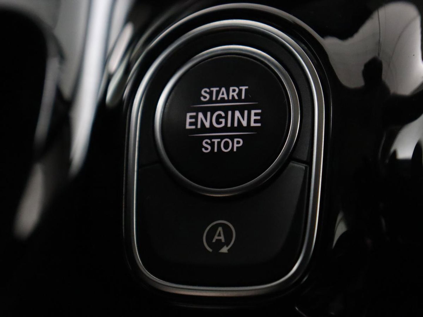 Mercedes-Benz B-Klasse 180 Business Solution Luxury | Panoramadak | Leder | Stoelverwarming | Trekhaak | Memory | Keyless | Matrix LED | Sfeerverlichting | Navigatie | Widescreen