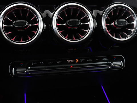 Mercedes-Benz B-Klasse 180 Business Solution Luxury | Panoramadak | Leder | Stoelverwarming | Trekhaak | Memory | Keyless | Matrix LED | Sfeerverlichting | Navigatie | Widescreen