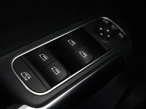 Mercedes-Benz B-Klasse 180 Business Solution Luxury | Panoramadak | Leder | Stoelverwarming | Trekhaak | Memory | Keyless | Matrix LED | Sfeerverlichting | Navigatie | Widescreen