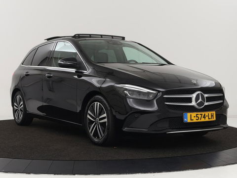 Mercedes-Benz B-Klasse 180 Business Solution Luxury | Panoramadak | Leder | Stoelverwarming | Trekhaak | Memory | Keyless | Matrix LED | Sfeerverlichting | Navigatie | Widescreen