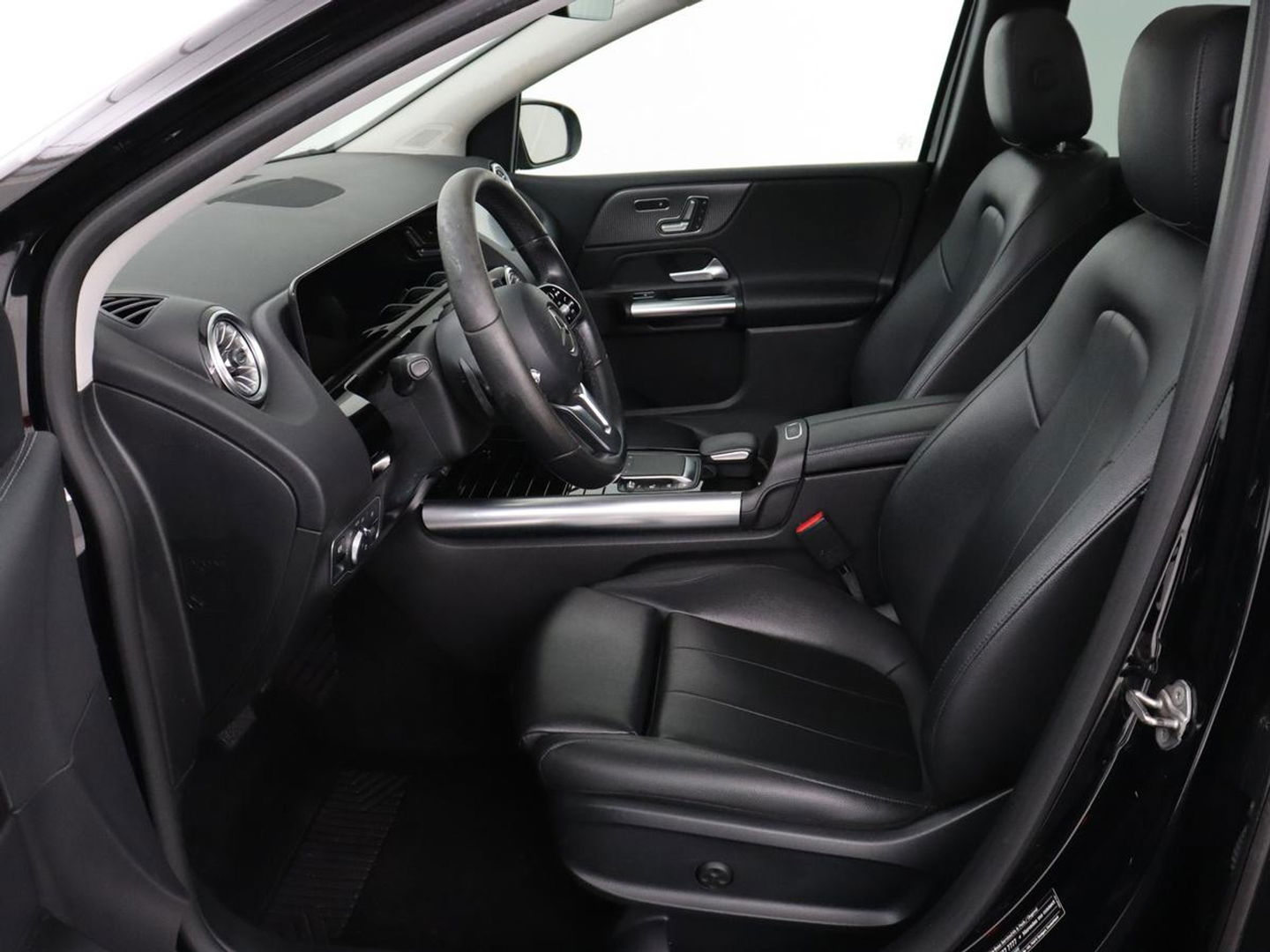 Mercedes-Benz B-Klasse 180 Business Solution Luxury | Panoramadak | Leder | Stoelverwarming | Trekhaak | Memory | Keyless | Matrix LED | Sfeerverlichting | Navigatie | Widescreen