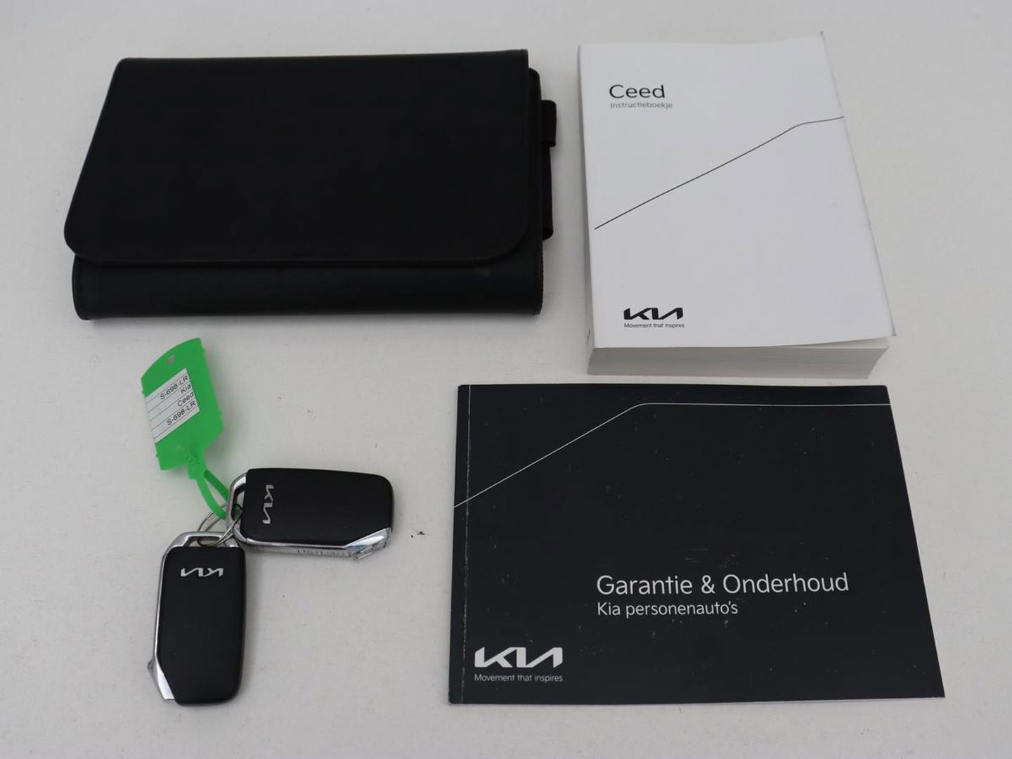 Kia Ceed 1.0 T-GDi DynamicPlusLine | Stoel & stuurverwarming | Trekhaak | Adaptive cruise | Camera | Half leder | Keyless | Full LED | Carplay | Navigatie | Climate control | Parkeerhulp