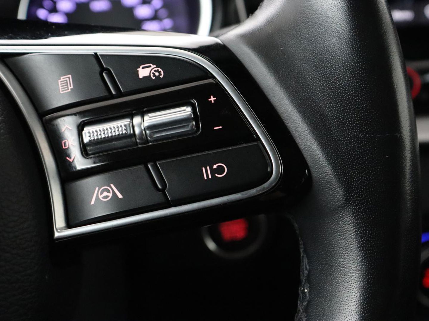 Kia Ceed 1.0 T-GDi DynamicPlusLine | Stoel & stuurverwarming | Trekhaak | Adaptive cruise | Camera | Half leder | Keyless | Full LED | Carplay | Navigatie | Climate control | Parkeerhulp