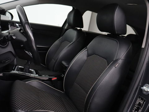 Kia Ceed 1.0 T-GDi DynamicPlusLine | Stoel & stuurverwarming | Trekhaak | Adaptive cruise | Camera | Half leder | Keyless | Full LED | Carplay | Navigatie | Climate control | Parkeerhulp