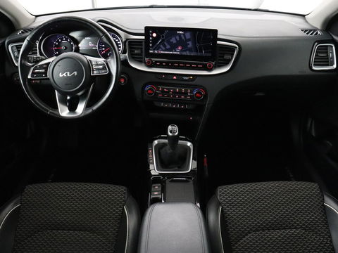 Kia Ceed 1.0 T-GDi DynamicPlusLine | Stoel & stuurverwarming | Trekhaak | Adaptive cruise | Camera | Half leder | Keyless | Full LED | Carplay | Navigatie | Climate control | Parkeerhulp
