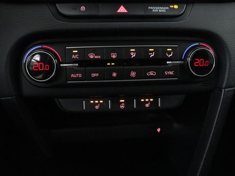 Kia Ceed 1.0 T-GDi DynamicPlusLine | Stoel & stuurverwarming | Trekhaak | Adaptive cruise | Camera | Half leder | Keyless | Full LED | Carplay | Navigatie | Climate control | Parkeerhulp