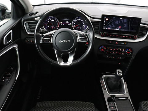 Kia Ceed 1.0 T-GDi DynamicPlusLine | Stoel & stuurverwarming | Trekhaak | Adaptive cruise | Camera | Half leder | Keyless | Full LED | Carplay | Navigatie | Climate control | Parkeerhulp
