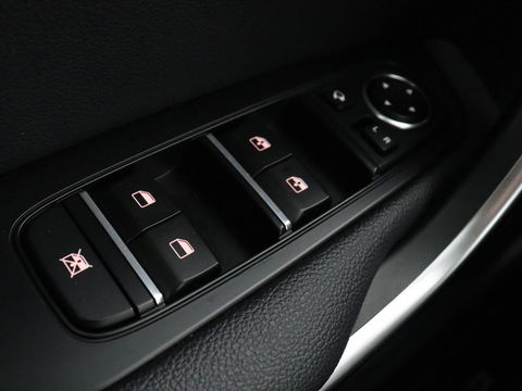 Kia Ceed 1.0 T-GDi DynamicPlusLine | Stoel & stuurverwarming | Trekhaak | Adaptive cruise | Camera | Half leder | Keyless | Full LED | Carplay | Navigatie | Climate control | Parkeerhulp