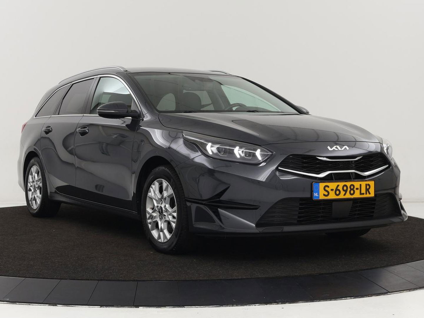 Kia Ceed 1.0 T-GDi DynamicPlusLine | Stoel & stuurverwarming | Trekhaak | Adaptive cruise | Camera | Half leder | Keyless | Full LED | Carplay | Navigatie | Climate control | Parkeerhulp