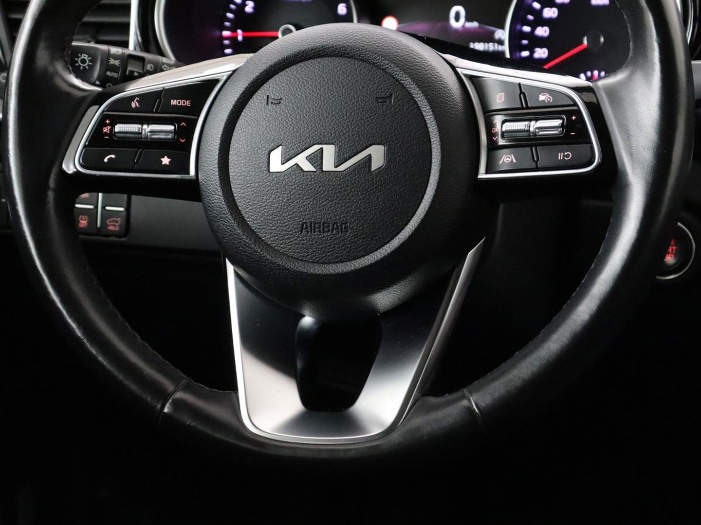 Kia Ceed 1.0 T-GDi DynamicPlusLine | Stoel & stuurverwarming | Trekhaak | Adaptive cruise | Camera | Half leder | Keyless | Full LED | Carplay | Navigatie | Climate control | Parkeerhulp