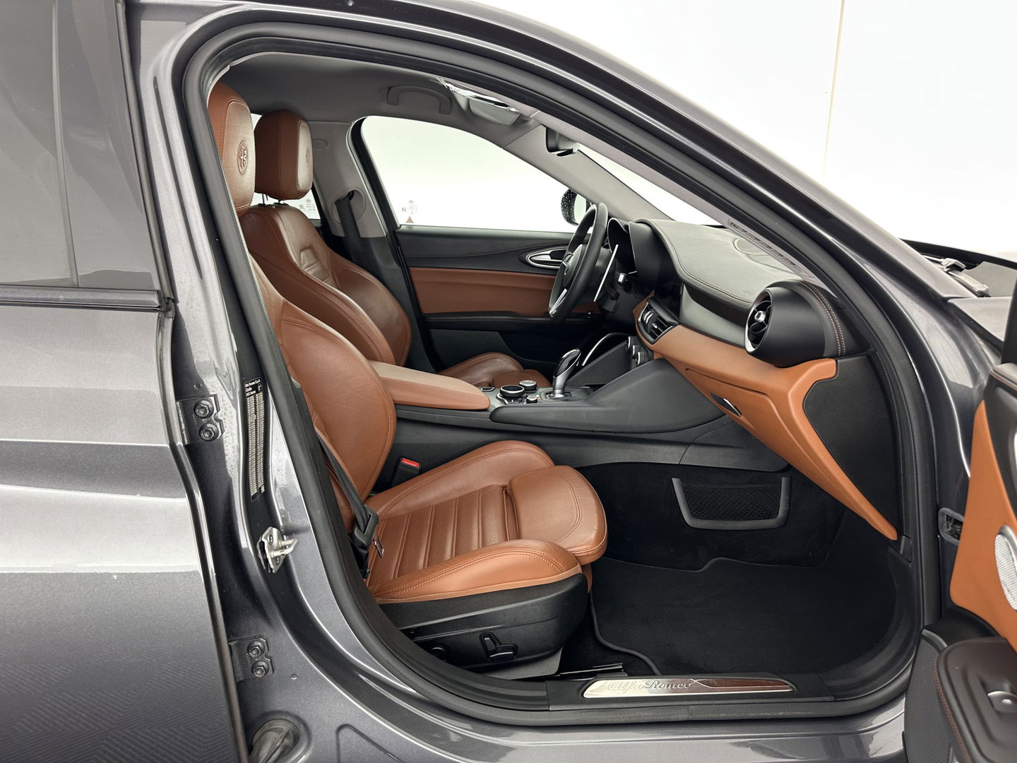 Alfa Romeo Giulia 2.0 T AWD Veloce Aut. *FULL-LEATHER | XENON | MEMORY-PACK | HARMAN/KARDON | CAMERA | KEYLESS | DAB+ | NAVI-FULLMAP | ECC | PDC | CRUISE | 19''ALU*
