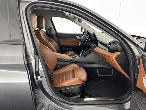 Alfa Romeo Giulia 2.0 T AWD Veloce Aut. *FULL-LEATHER | XENON | MEMORY-PACK | HARMAN/KARDON | CAMERA | KEYLESS | DAB+ | NAVI-FULLMAP | ECC | PDC | CRUISE | 19''ALU*
