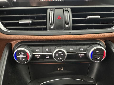 Alfa Romeo Giulia 2.0 T AWD Veloce Aut. *FULL-LEATHER | XENON | MEMORY-PACK | HARMAN/KARDON | CAMERA | KEYLESS | DAB+ | NAVI-FULLMAP | ECC | PDC | CRUISE | 19''ALU*